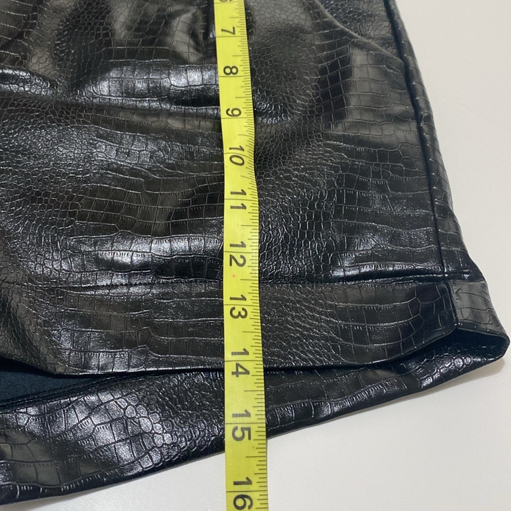 Superdown Dominica Python Shorts - Picture 7 of 16